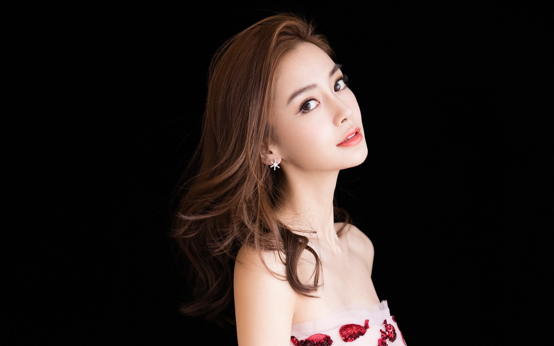 勇士后卫新人表现抢眼,助球队取得胜利,勇士 后卫