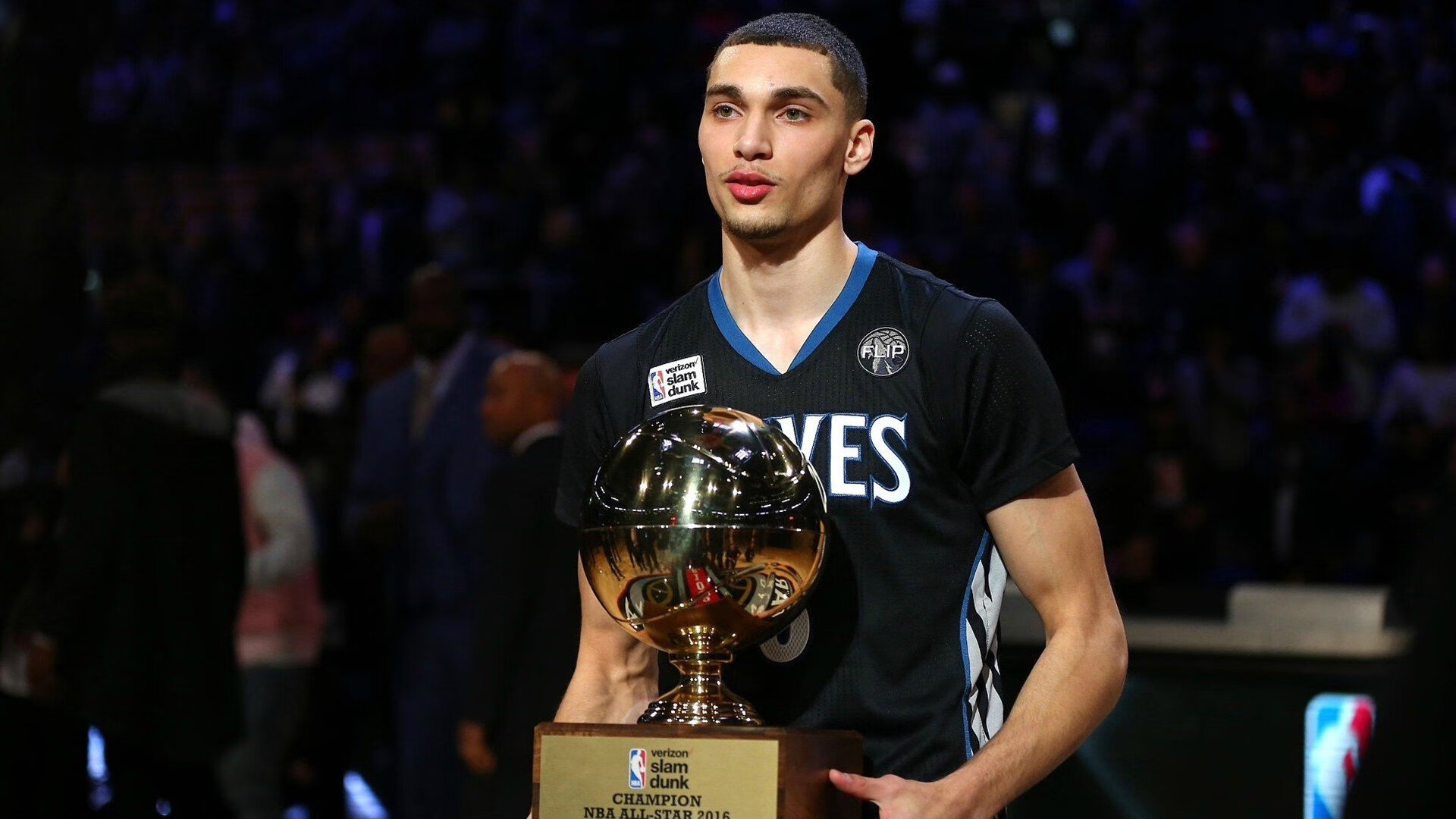 巴西男篮教练因私事离席,球队临时换帅,巴西队总教练