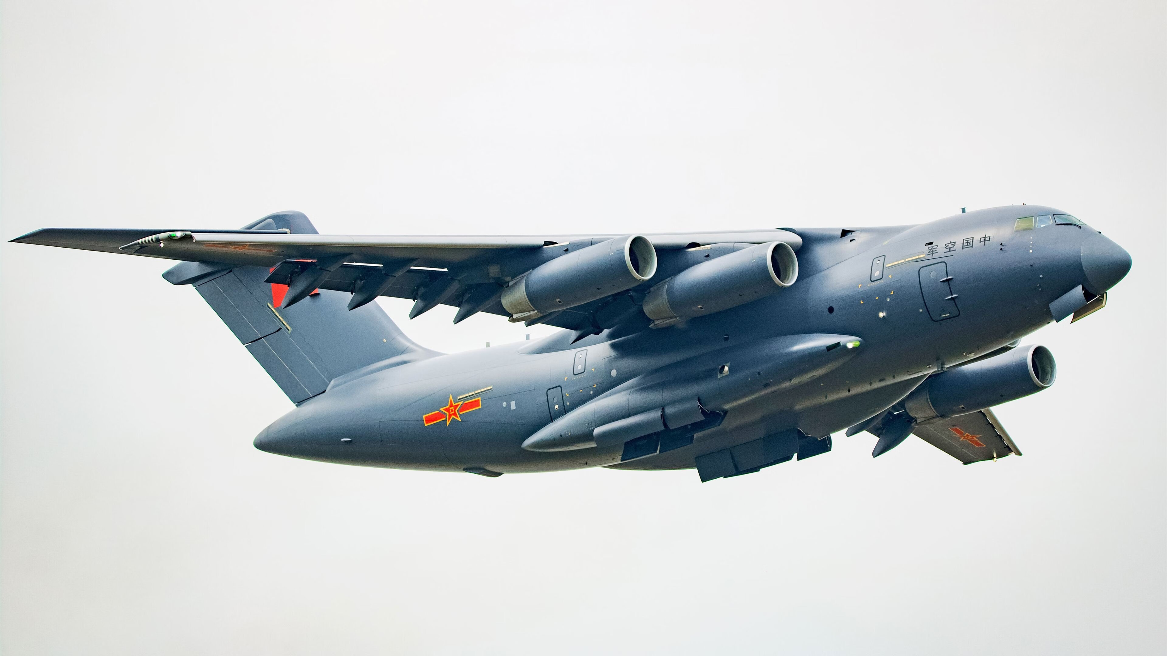 荷兰骑手 Janneke Boonzaaijer 在巴黎奥运会三项赛中获得第九名,展现出色表现。