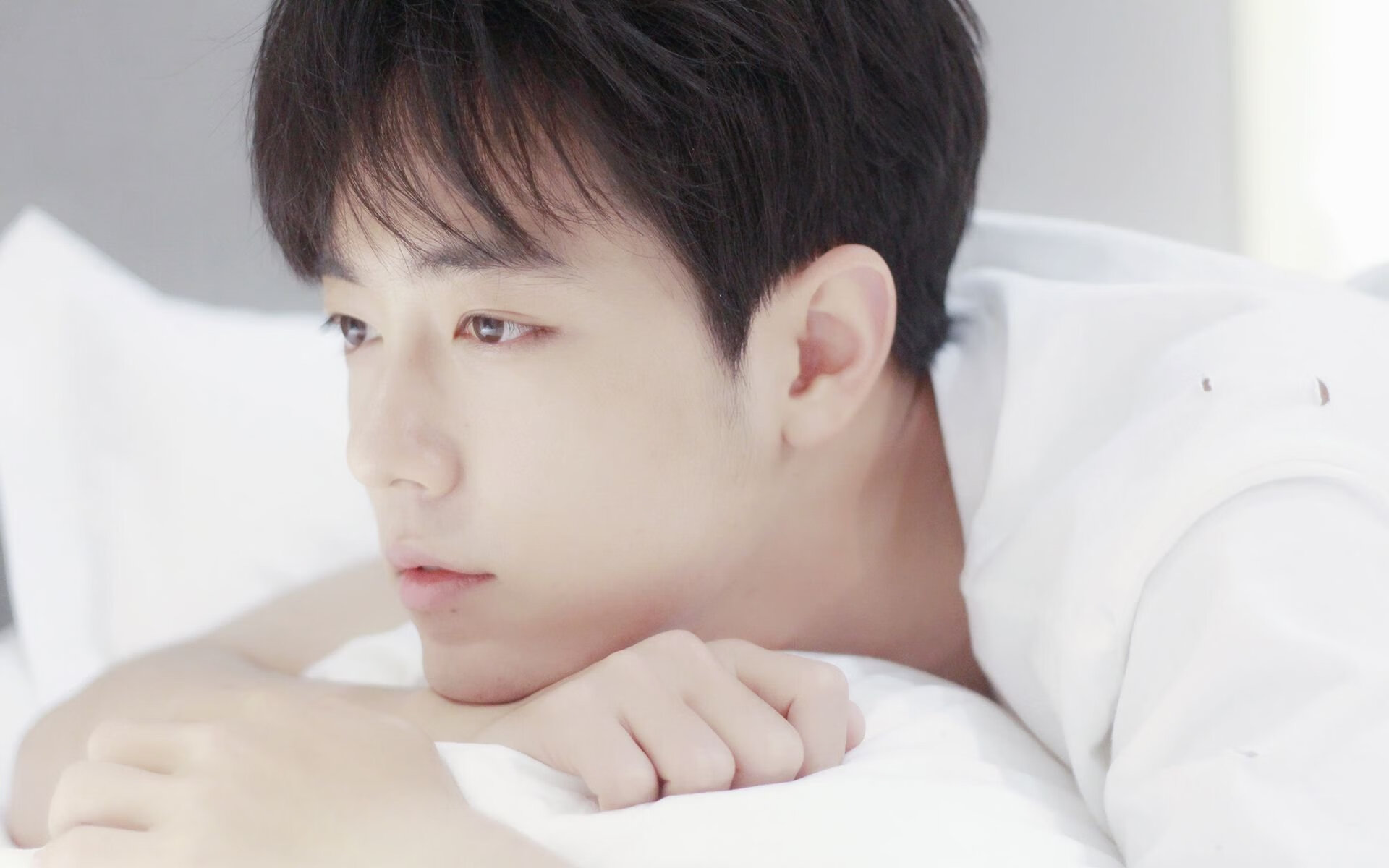 滑雪公开赛速度赛道项目竞争激烈，滑雪比赛赛道