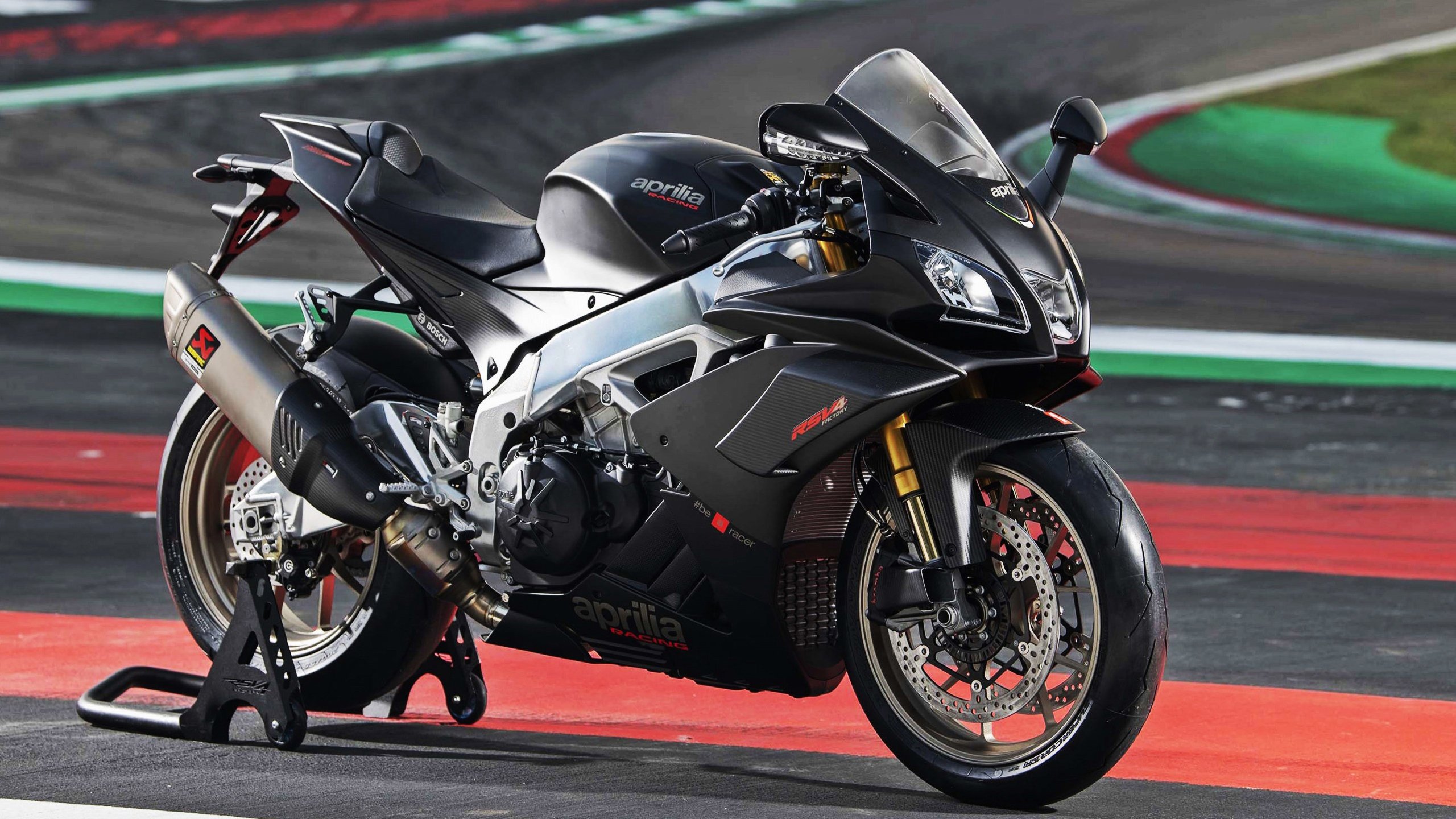 莱比锡红牛高压站位压缩对手活动范围,莱比锡红牛 50+1