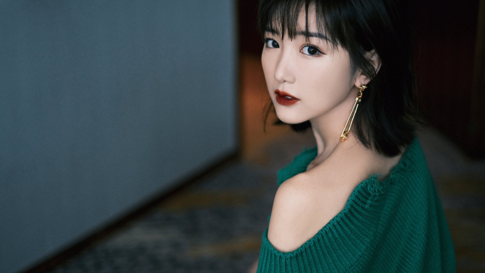 日本女泳队自由泳划频稳定,节奏精准,日本全浸自由泳